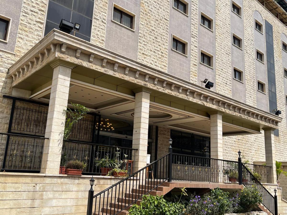 Boulevard Palace Hotel Monrovia Exterior photo