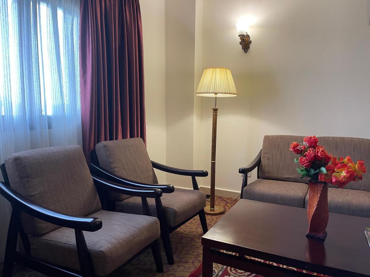 Boulevard Palace Hotel Monrovia Exterior photo