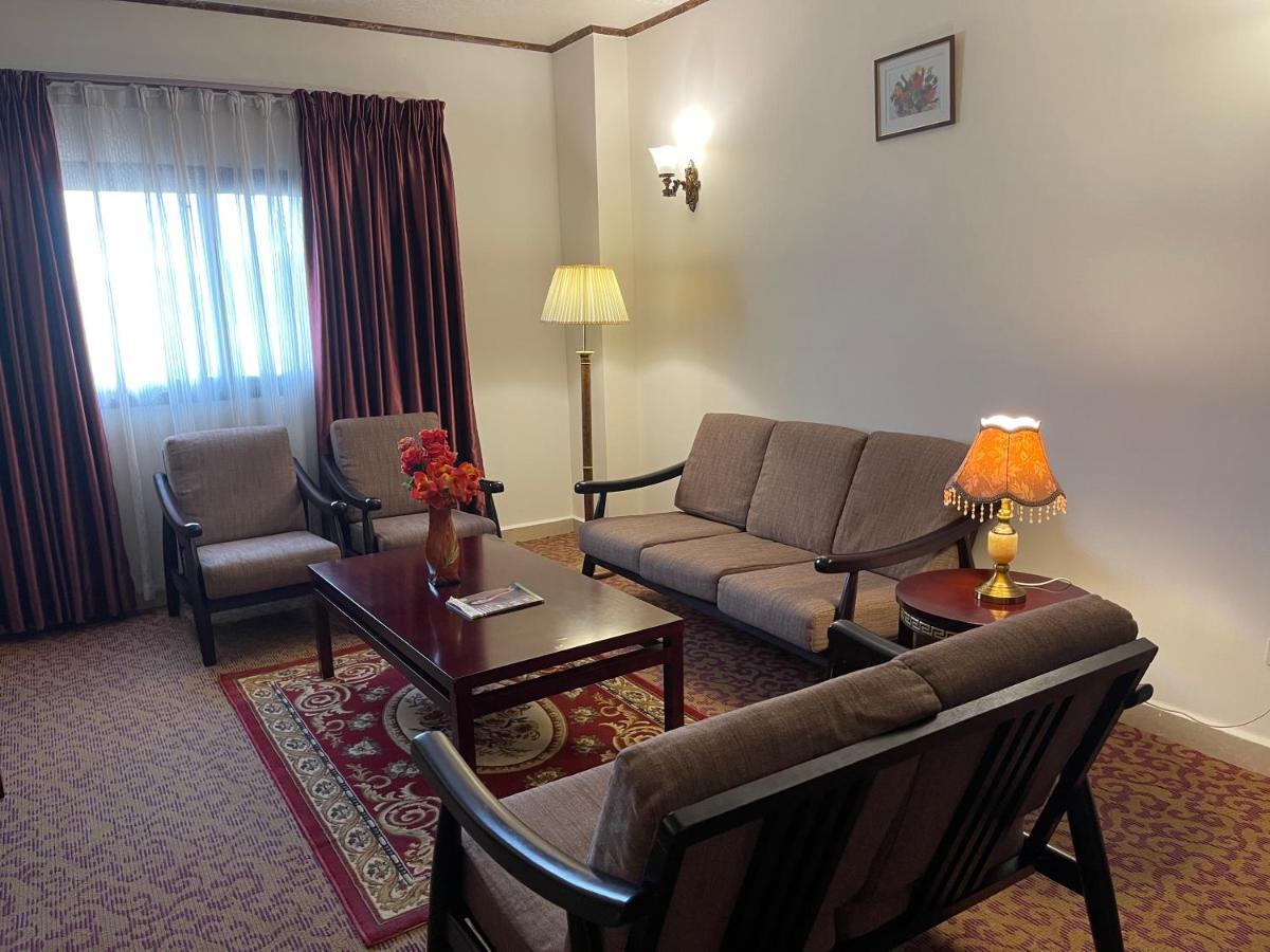 Boulevard Palace Hotel Monrovia Exterior photo